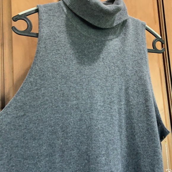 PerSe grey cashmere sleeveless turtleneck sweater - Picture 4 of 5